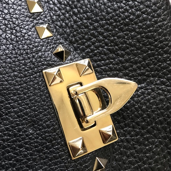 SOLD- ⛔️⛔️Valentino Garavani Pebbled Calfskin Rockstud bag - Picture 4 of 11